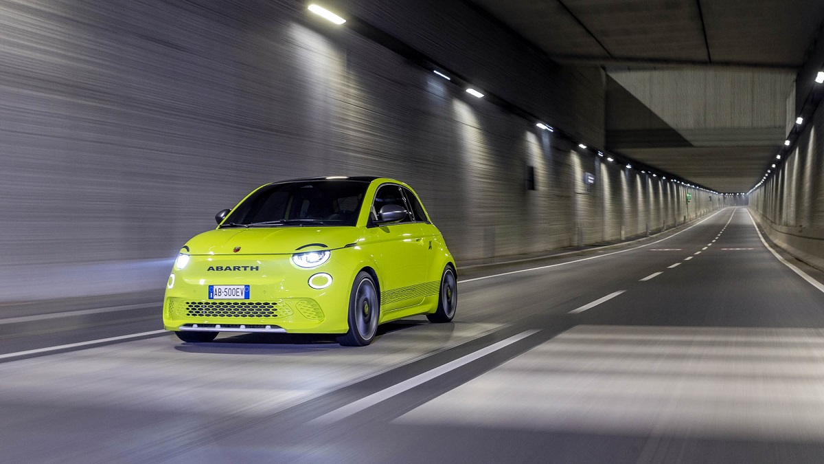 Αποκαλύφθηκε το νέο ηλεκτρικό Abarth 500e