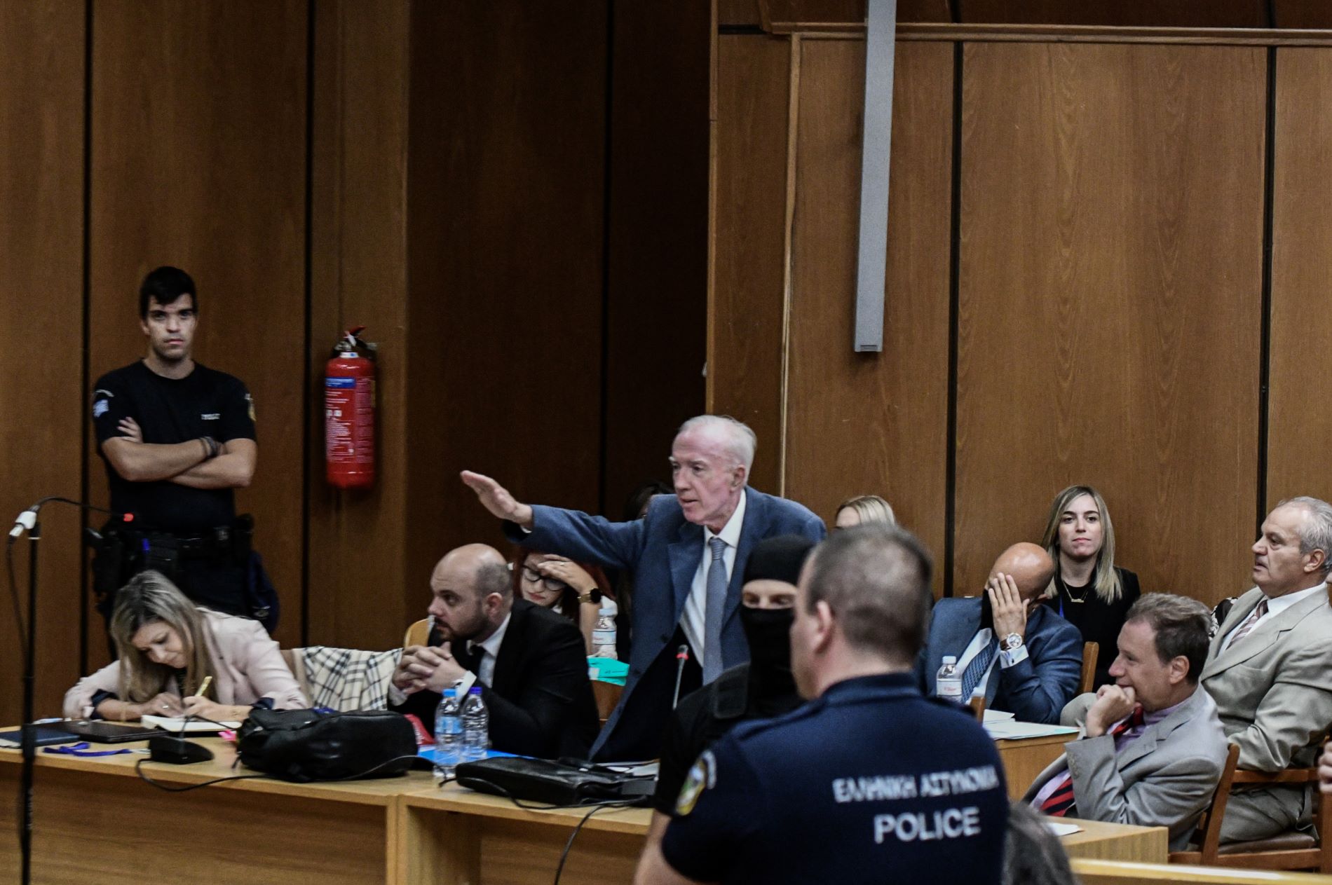 Πειθαρχική δίωξη στον Κ. Πλεύρη για τους ναζιστικούς χαιρετισμούς