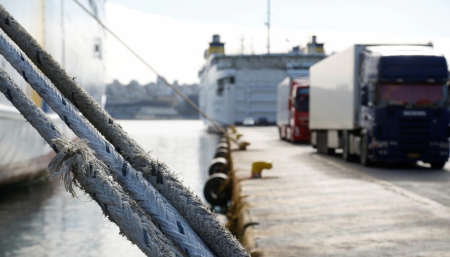 Πλοίο δεμένο στο λιμάνι ©Eurokinissi