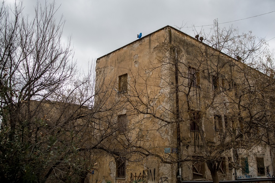 Φωτιά στα προσφυγικά – Ανασύρθηκε νεκρός ένας άνδρας