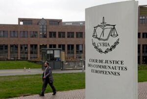 Η Κομισιόν παραπέμπει την Ελλάδα στο Ευρωδικαστήριο για οικογενειακά επιδόματα