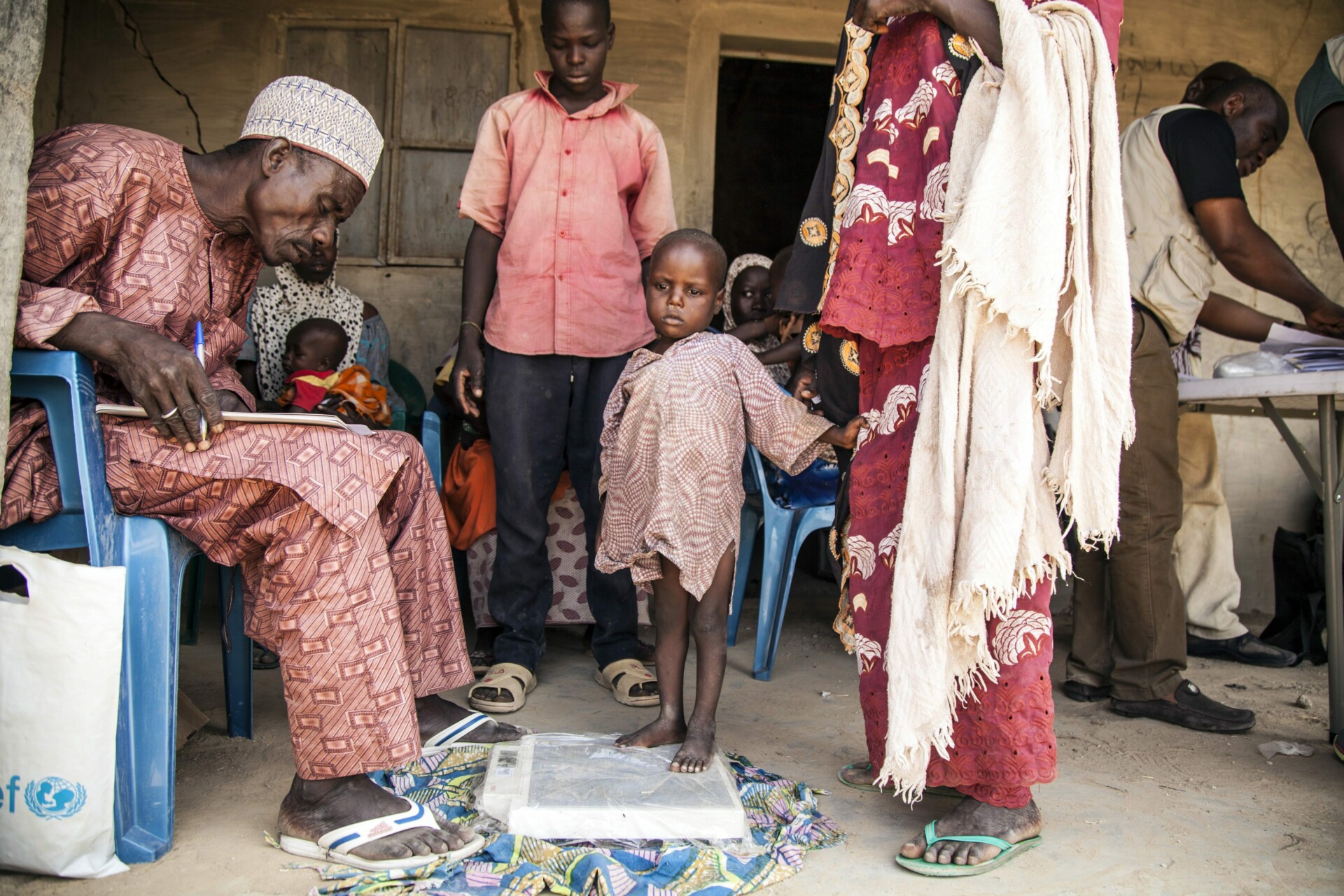 Οικογένεια στη Νιγηρία © EPA/UNICEF / MARK NAFTALIN