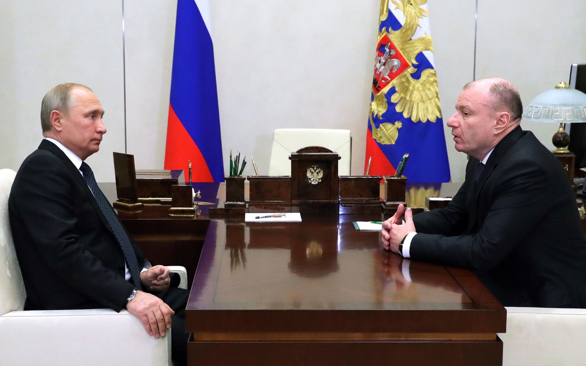 Ο Βλαντίμιρ Ποτάνιν σε συνάντηση με τον Βλαντίμιρ Πούτιν © EPA/MICHAEL KLIMENTYEV / SPUTNIK / KREMLIN POOL MANDATORY CREDIT