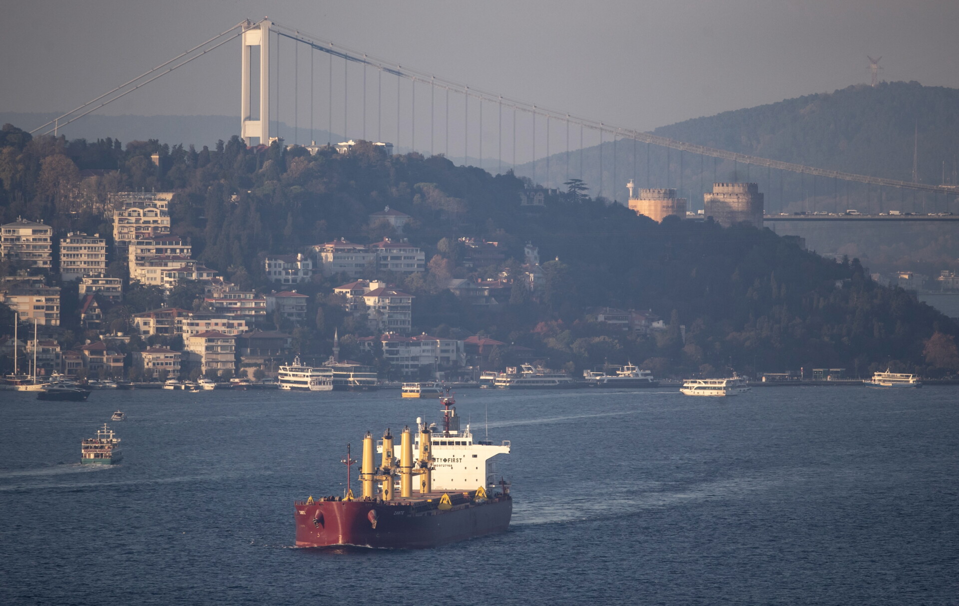 Βόσπορος: Βρέθηκε λύση στο μπλόκο – Αποχώρησαν 22 δεξαμενόπλοια