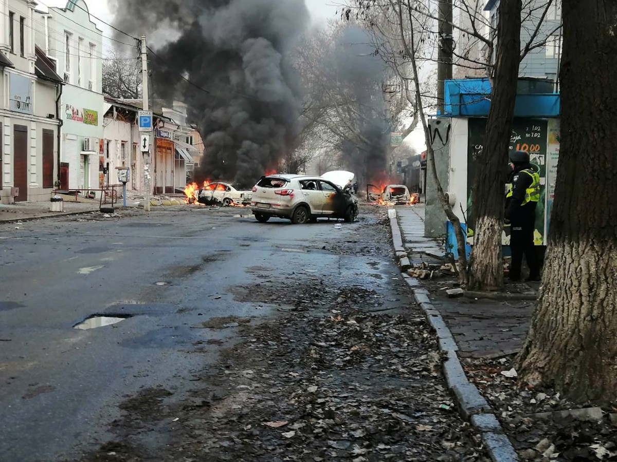 Βομβαρδισμός στη Χερσώνα © EPA/STATE EMERGENCY SERVICE OF UKRAINE HANDOUT