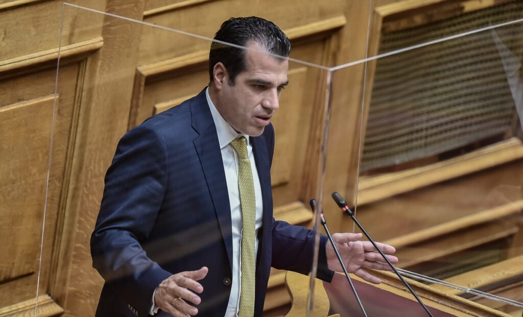 Πλεύρης: Πρέπει να μειωθούν οι τιμές των ακτοπλοϊκών
