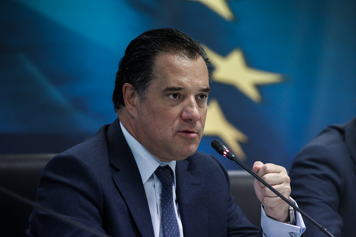 Γεωργιάδης: Στο ekatanalotis.gr οι τιμές 45 συμβολαίων από 13 προμηθευτές