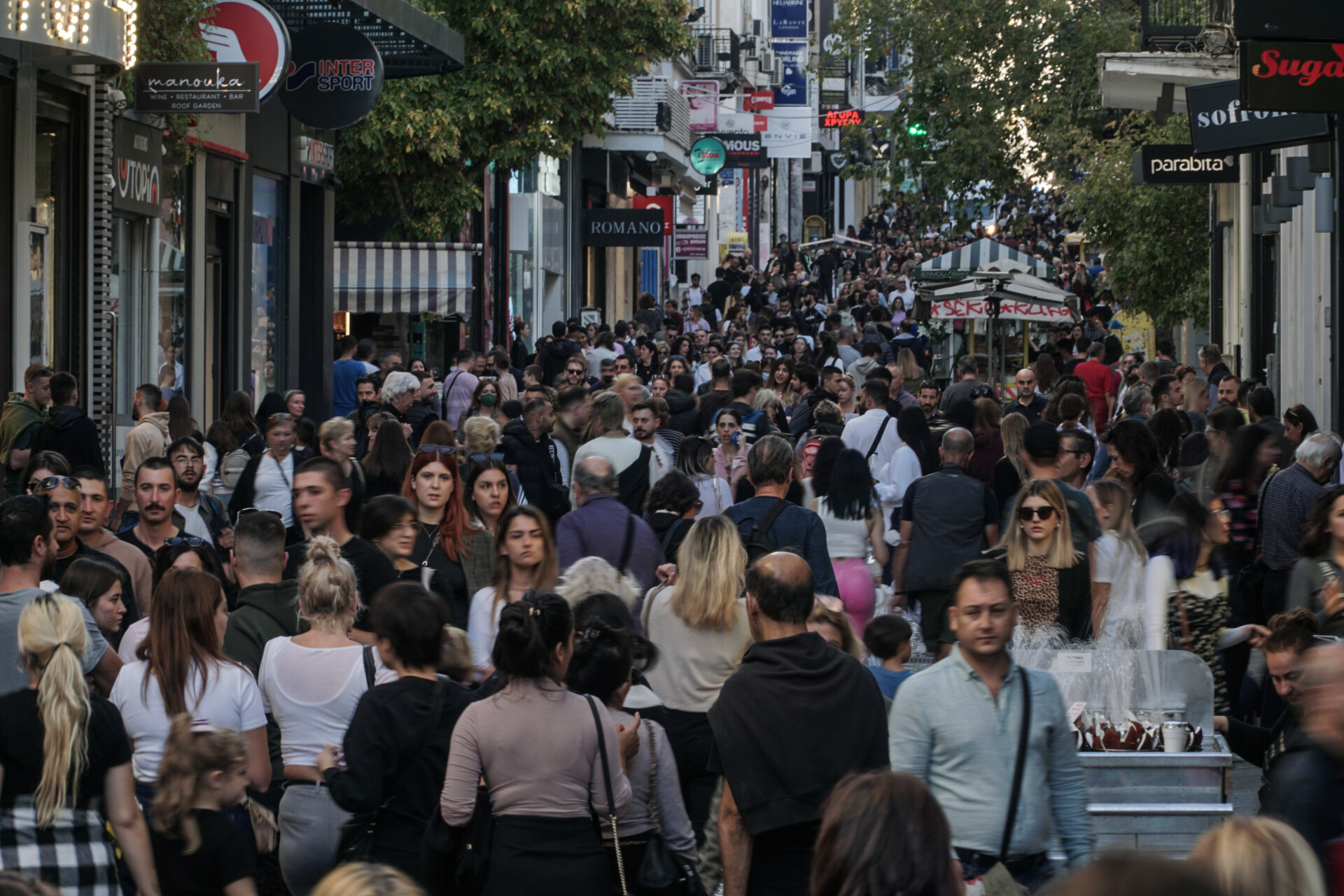 Κόσμος στην Ερμού © Eurokinissi