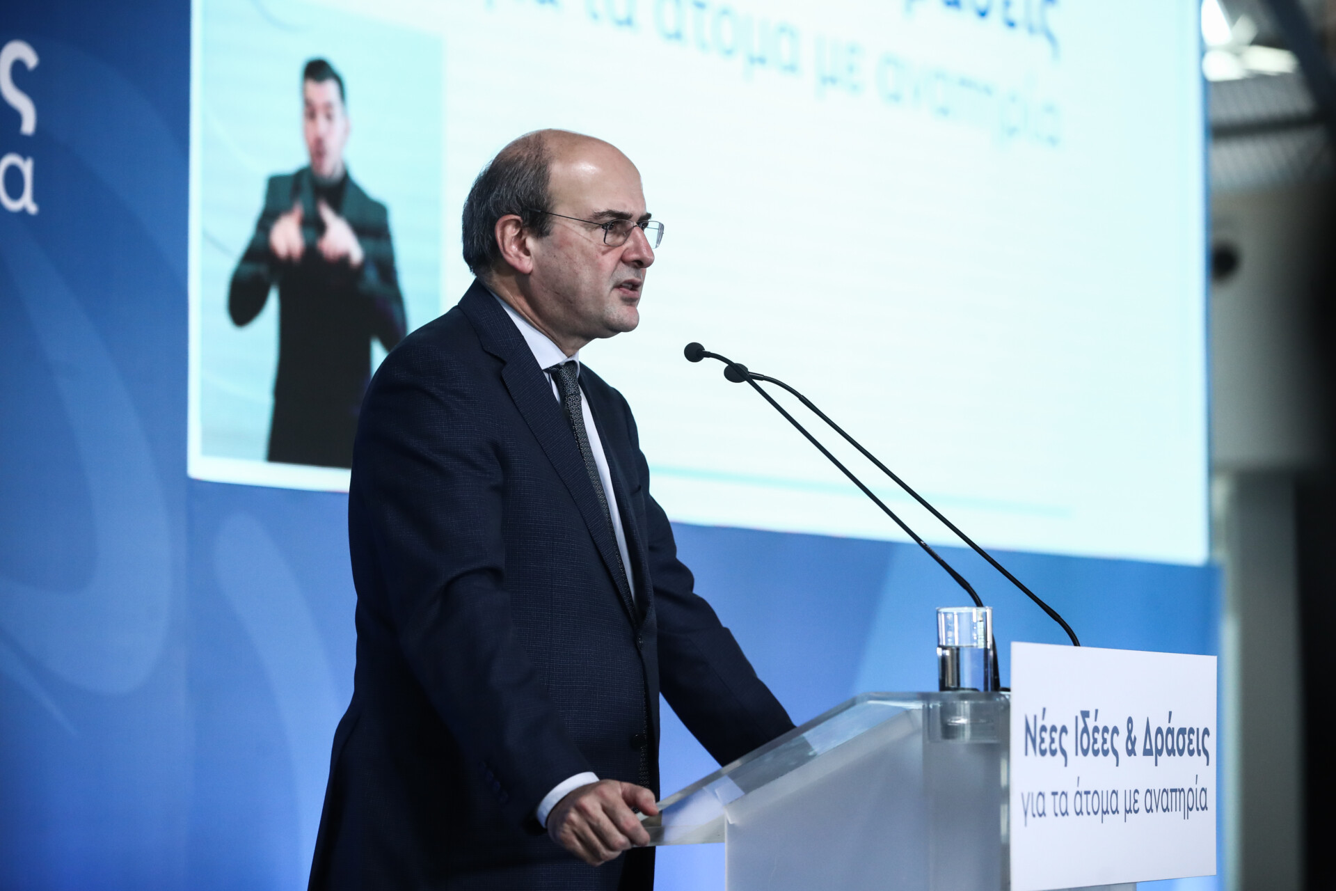 Χατζηδάκης: Σε ισχύ τα νέα ψηφιακά εργαλεία της ΔΥΠΑ