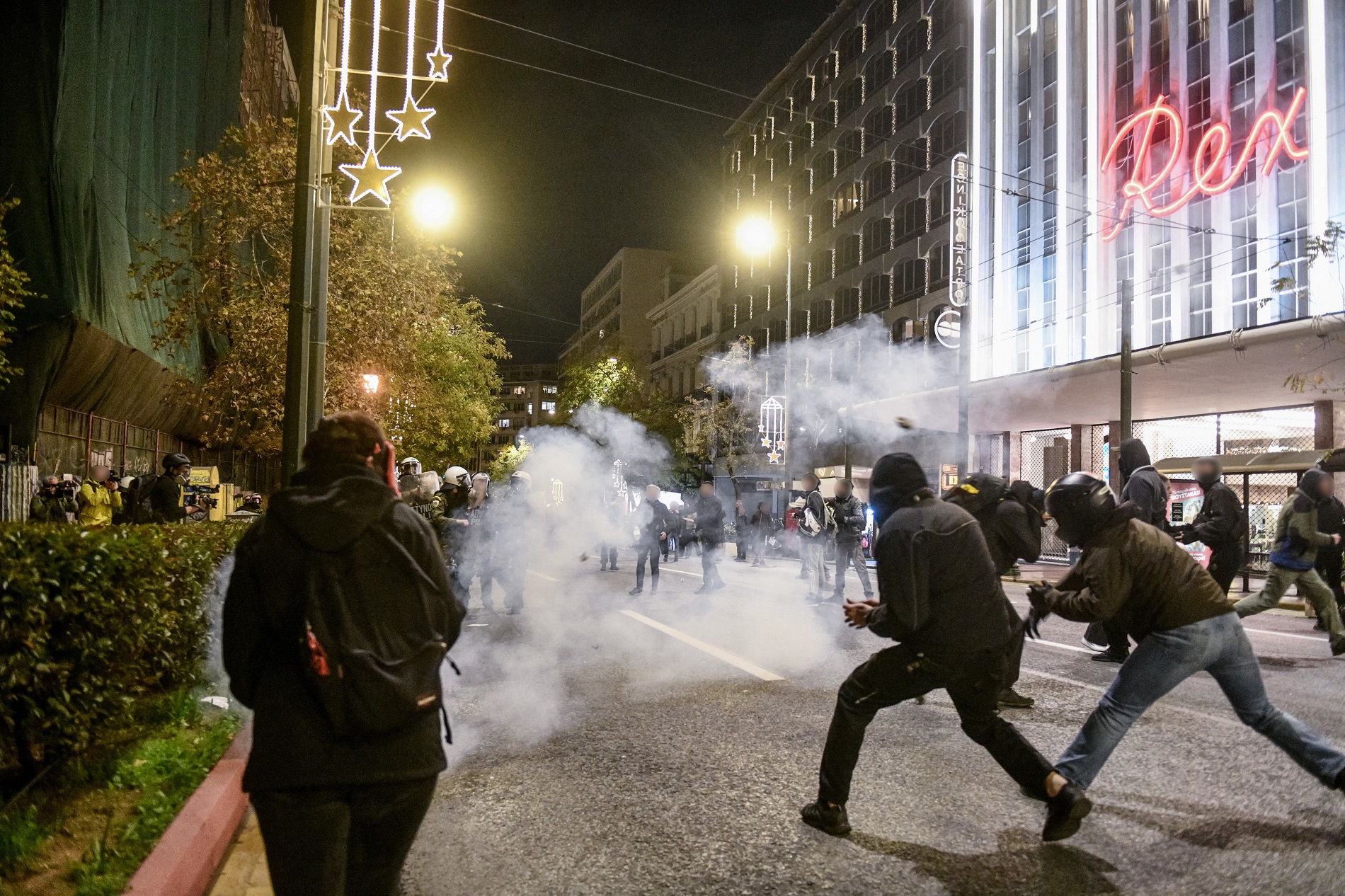 Επεισόδια στο κέντρο της Αθήνας © (ΤΑΤΙΑΝΑ ΜΠΟΛΑΡΗ / EUROKINISSI)