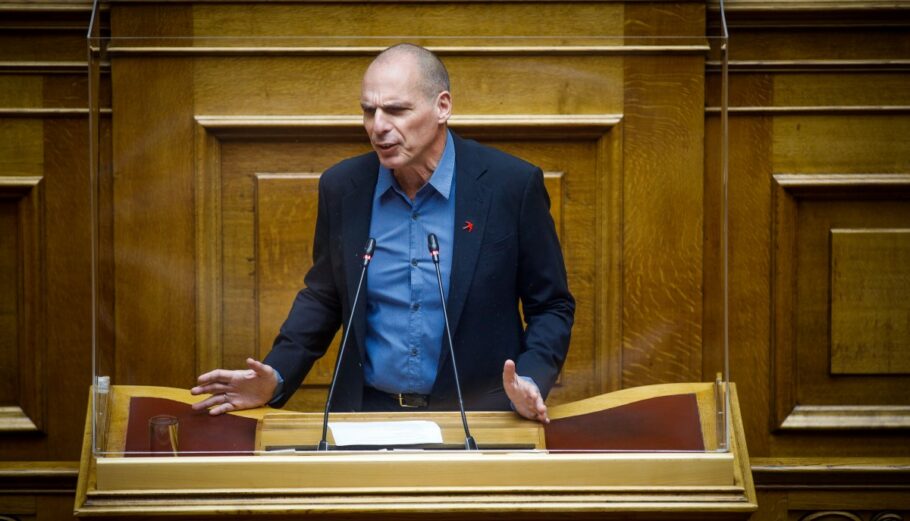 Ο Γιάνης Βαρουφάκης στη Βουλή © Eurokinissi