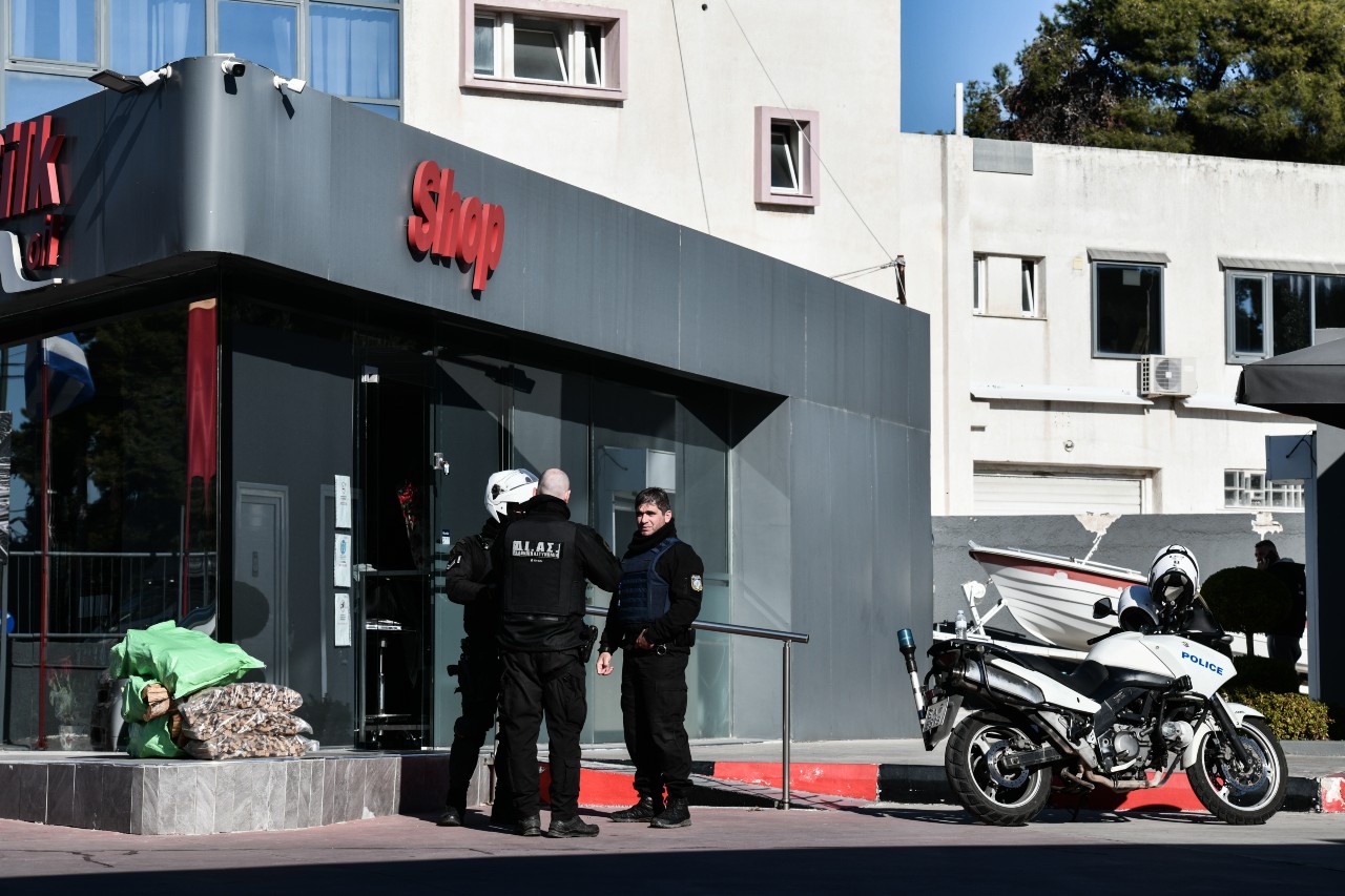 Πυροβολισμοί έξω από πρατήριο καυσίμων στη λεωφόρο Λαυρίου