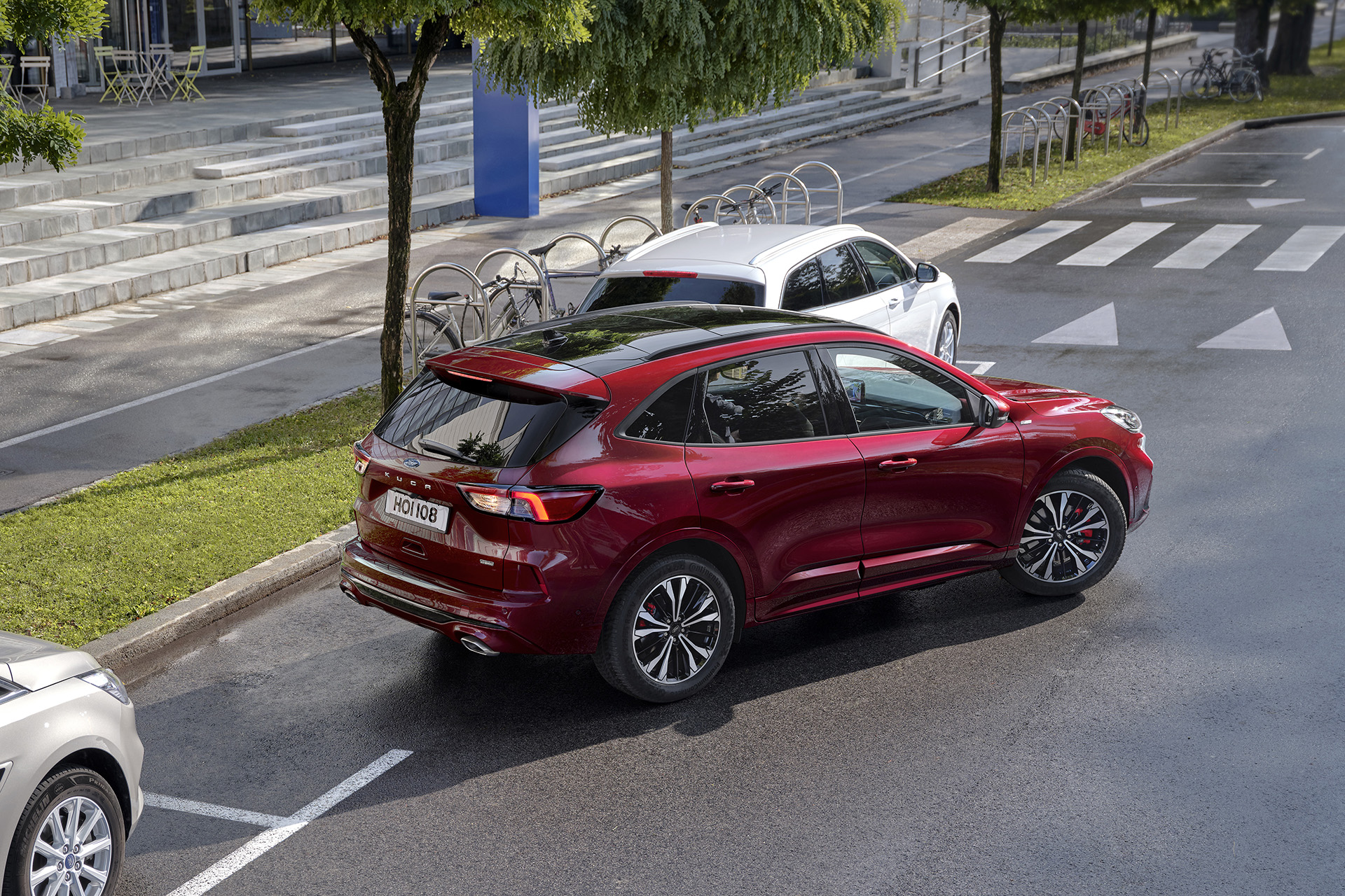 MotorOne Minute: Ford Kuga PHEV (video)