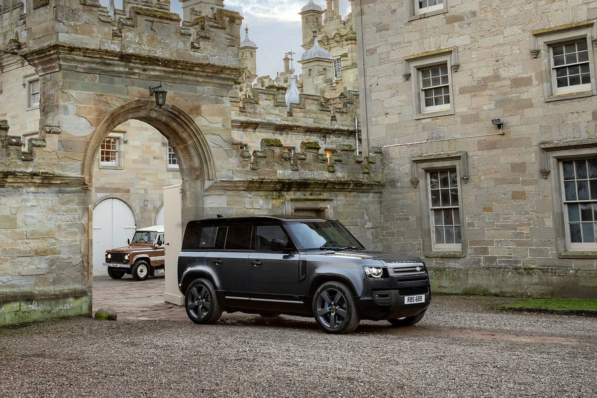 Σε ηλεκτρική τροχιά (και) το Land Rover Defender