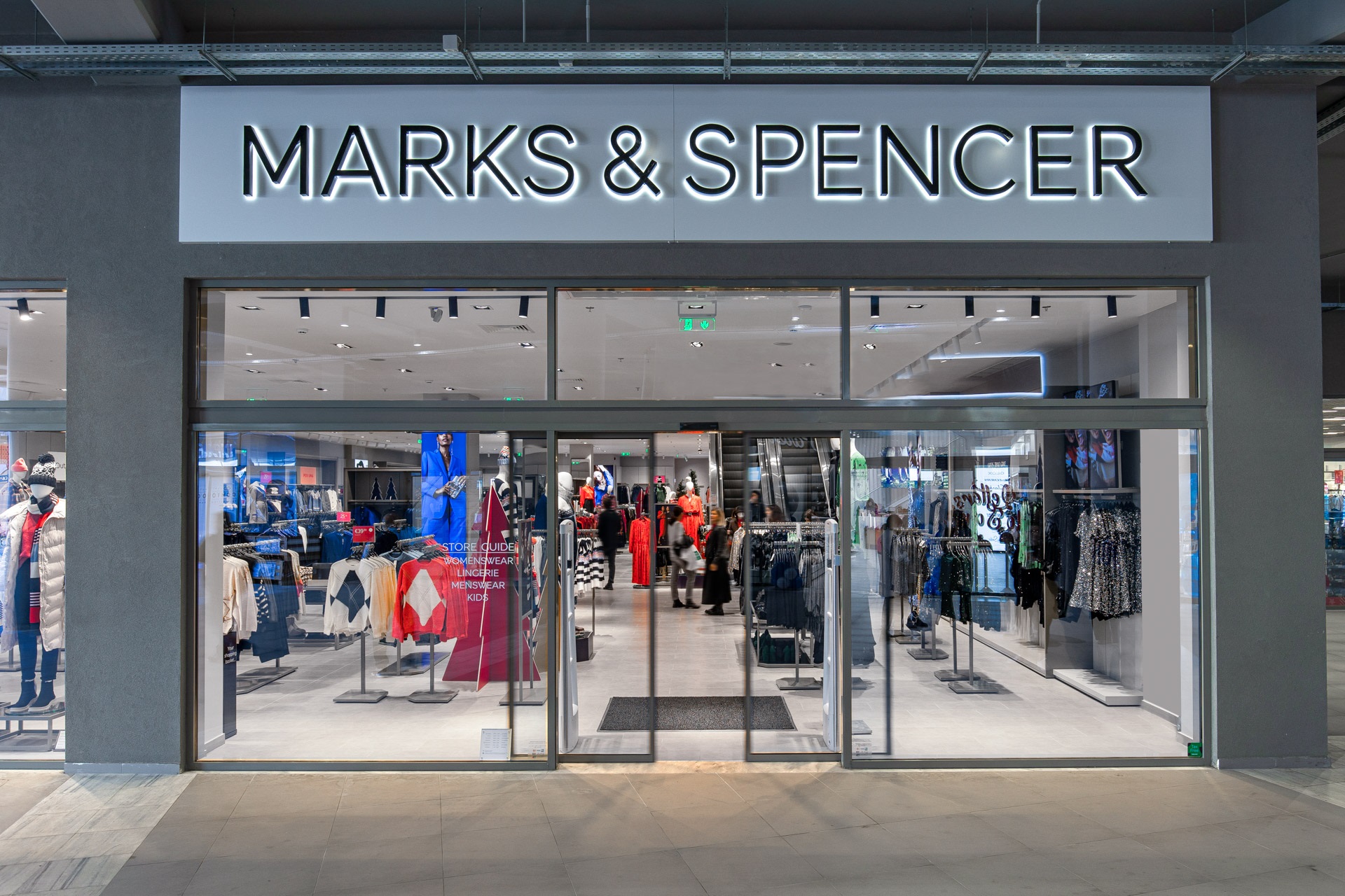 Το νέο κατάστημα της Marks & Spencer στον Πειραιά © ΔΤ