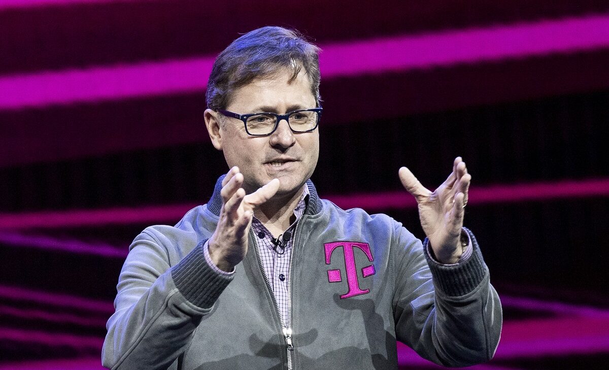 Mike Sievert, CEO της T-Mobile © EPA/ETIENNE LAURENT