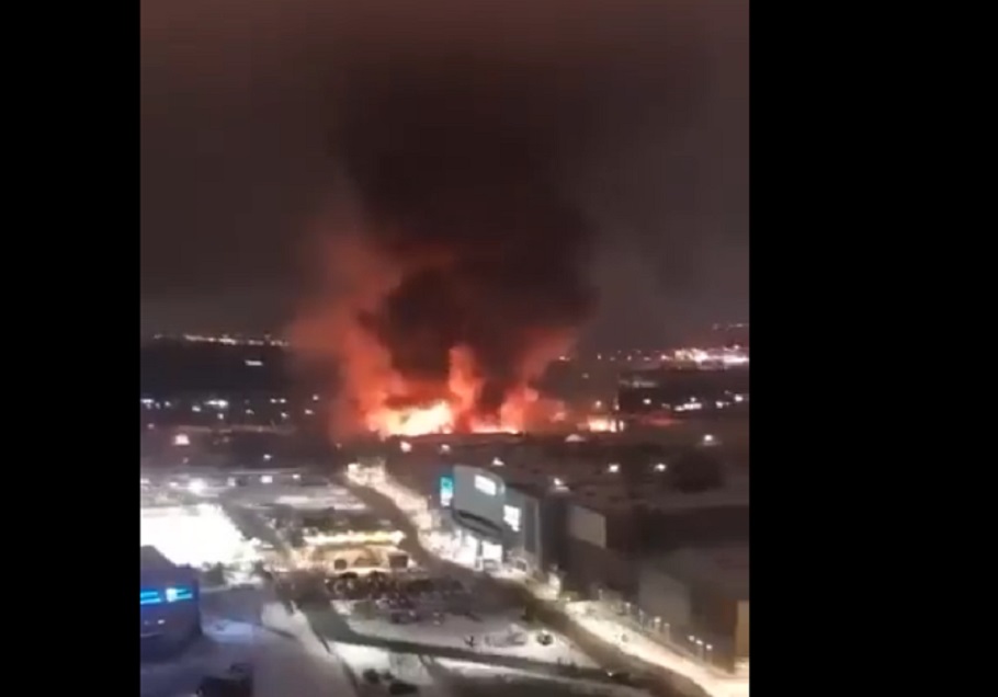 Στιγμιότυπο από τη φωτιά στο εμπορικό κέντρο©twitter.com/nexta_tv