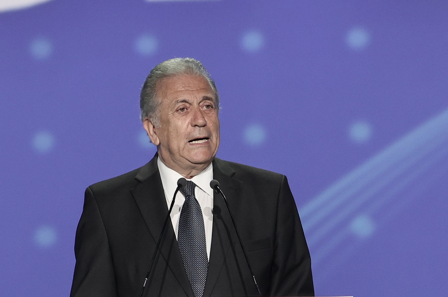 Αβραμόπουλος: Νόμιμοι δίαυλοι με τον φράχτη στον Έβρο