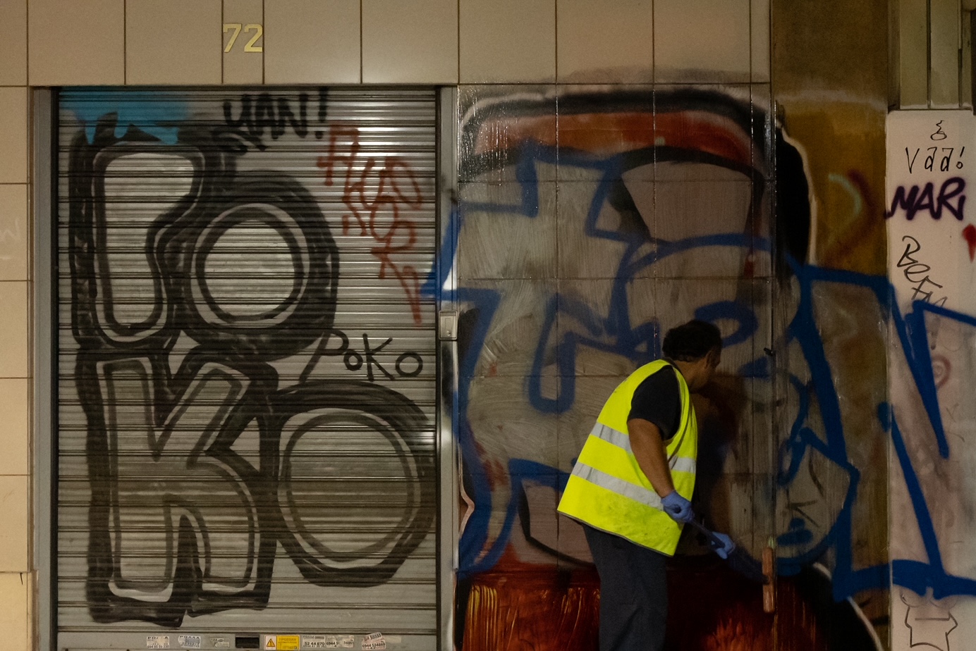 Επιχείρηση αντι-γκράφιτι «μαμούθ» στο κέντρο της πόλης από τον Δήμο Αθηναίων © ΔΤ