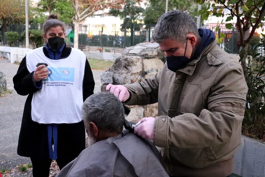 Δήμος Αθηναίων: Εθελοντές κομμωτές για τους αστέγους