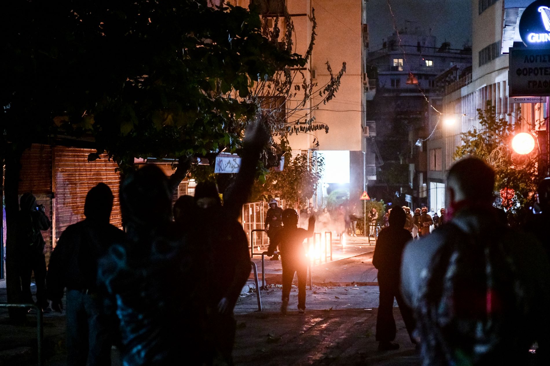 Εξάρχεια: Επίθεση με μολότοφ σε αστυνομικούς τα ξημερώματα