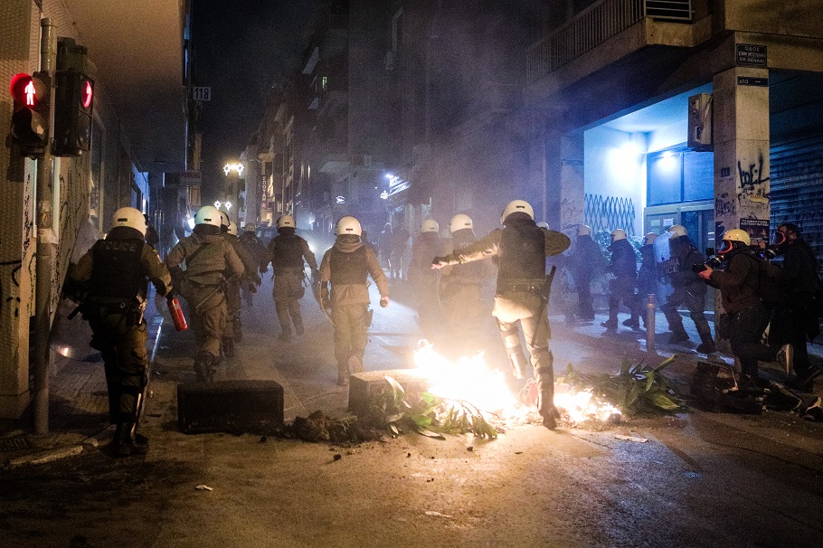 Επεισόδια στα Εξάρχεια μετά το τέλος της πορείας για την 14η επέτειο απο την δολοφονία του Αλέξη Γρηγορόπουλου (ΒΑΣΙΛΗΣ ΡΕΜΠΑΠΗΣ / EUROKINISSI)