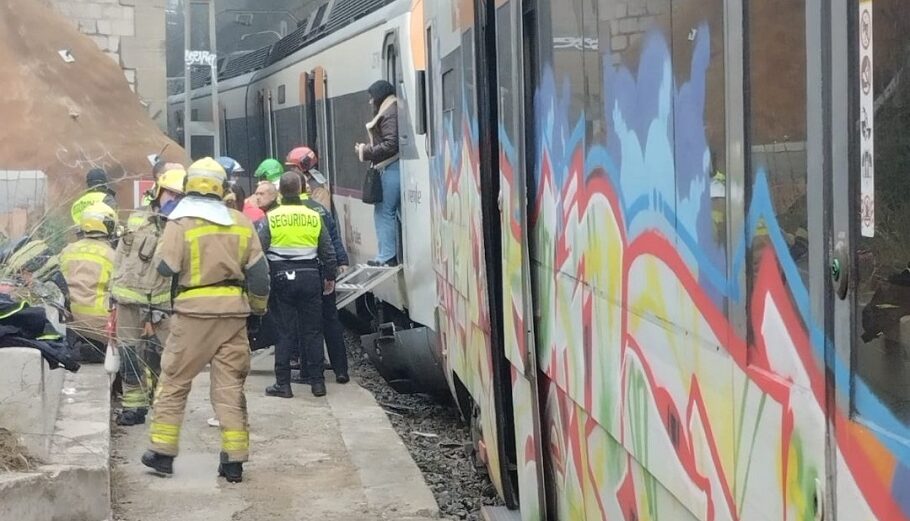Σύγκρουση τρένων κοντά στη Βαρκελώνη © twitter.com/eSPAINews