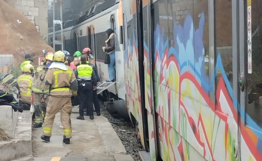 Σύγκρουση τρένων κοντά στη Βαρκελώνη © twitter.com/eSPAINews