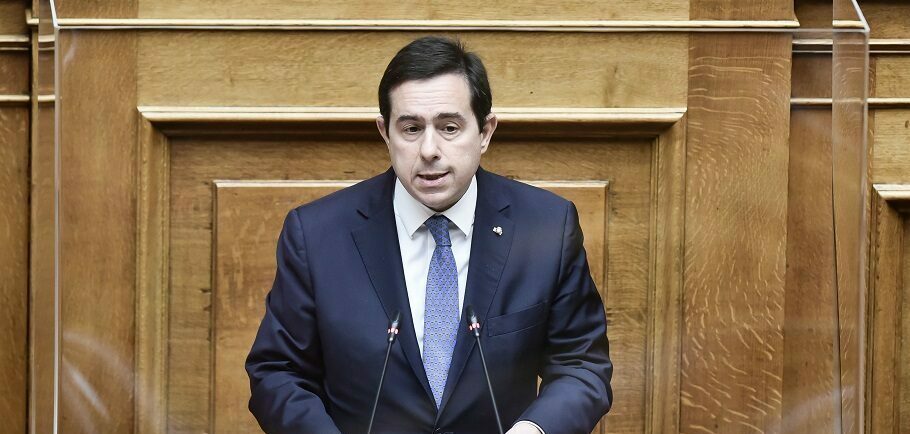 Μηταράκης: Ψυχολόγοι για να προστατευθούν οι ευάλωτες ομάδες