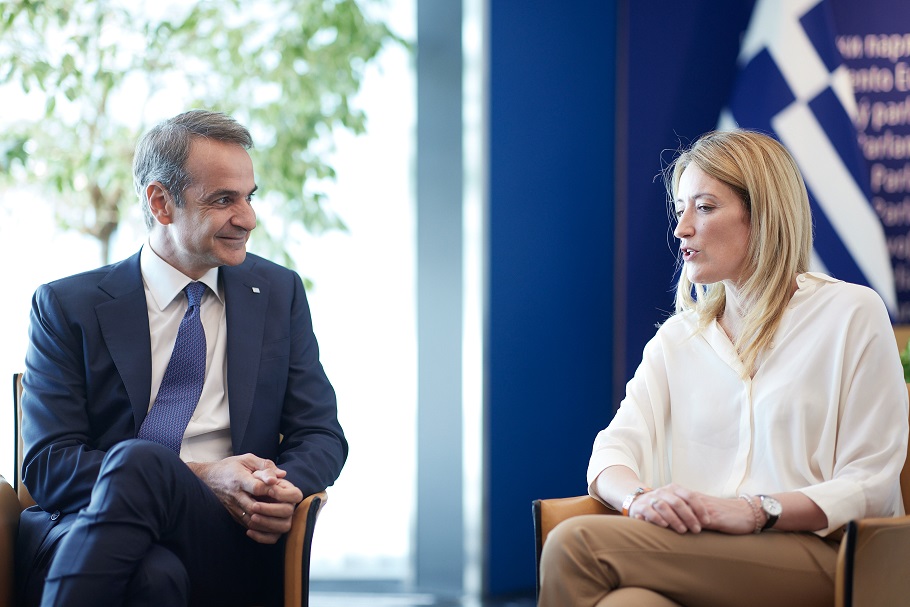 Ο Κυριάκος Μητσοτάκης και η πρόεδρος του Ευρωπαϊκού Κοινοβουλίου Ρομπέρτα Μέτσολα©Eurokinissi