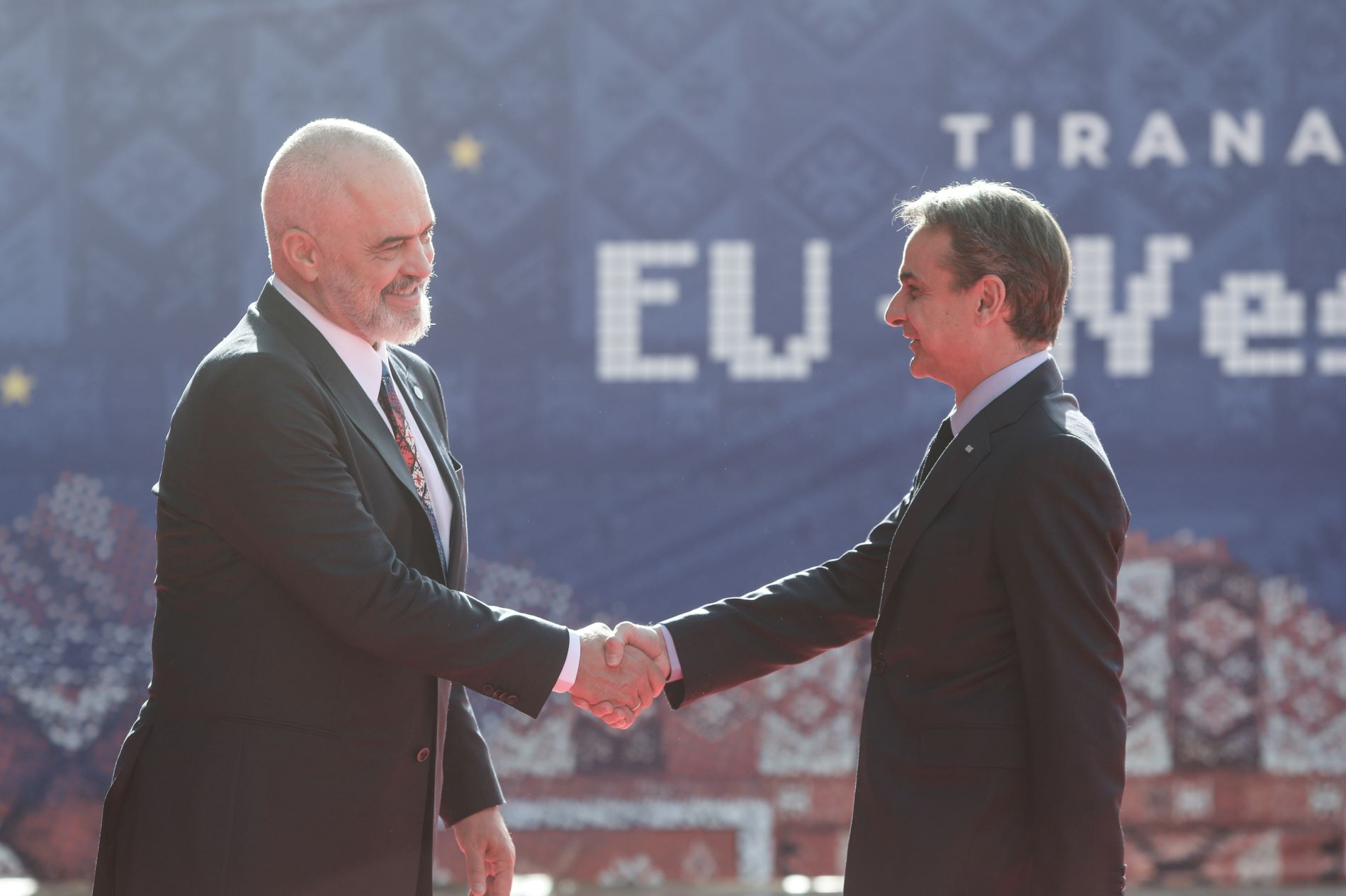O Έντι Ράμα ζήτησε συγγνώμη από τον Κυρ. Μητσοτάκη