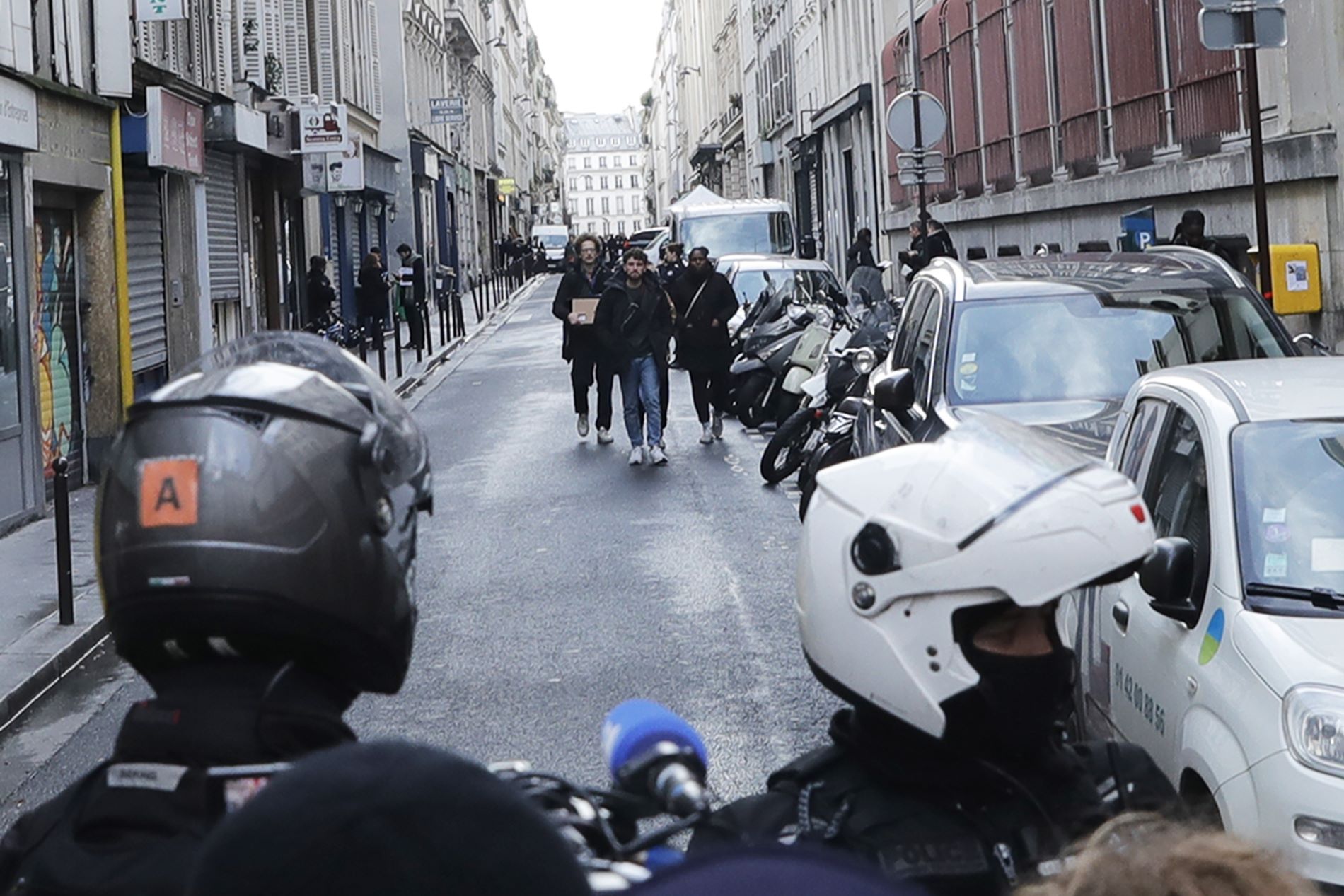 Επεισόδια μεταξύ αστυνομικών και Κούρδων διαδηλωτών ©EPA/TERESA SUAREZ