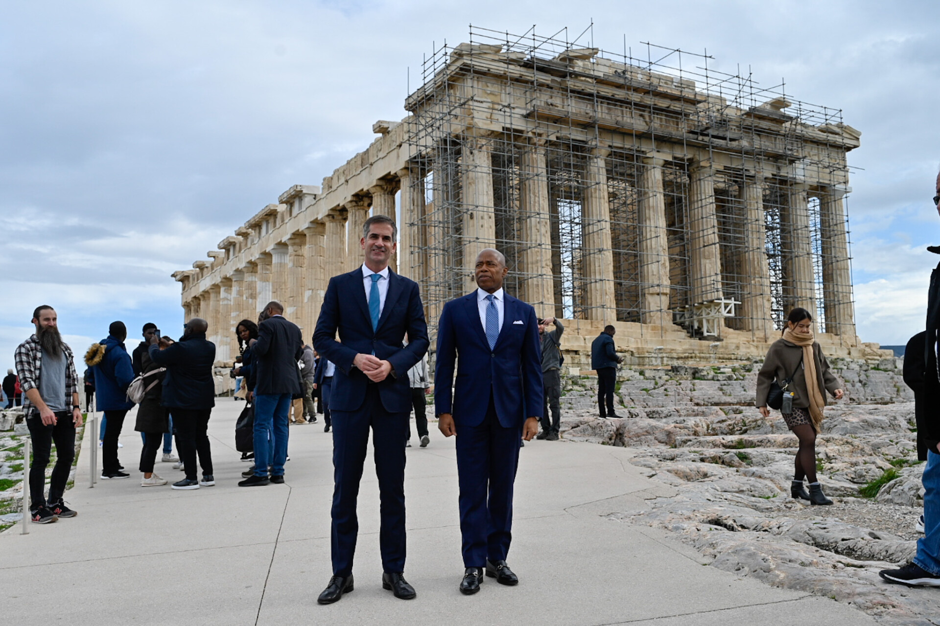 Μπακογιάννης – Άνταμς: Σύμφωνο αδελφοποίησης Αθήνας – Νέας Υόρκης