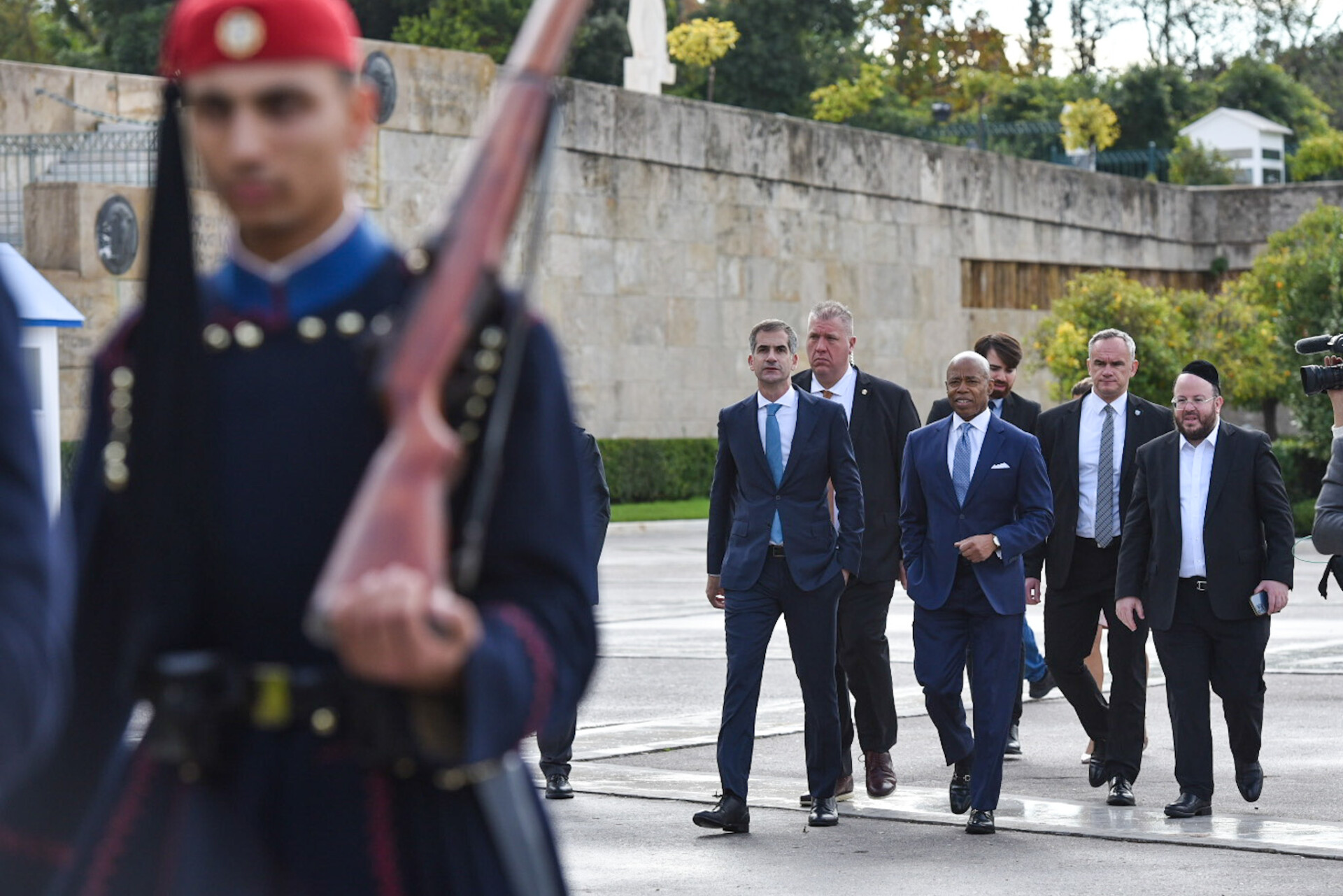 Ο Κώστας Μπακογιάννης και ο Έρικ Άνταμς © Δήμος Αθηναίων