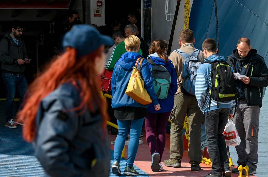 Χωρίς προβλήματα η έξοδος των εκδρομέων από τα λιμάνια