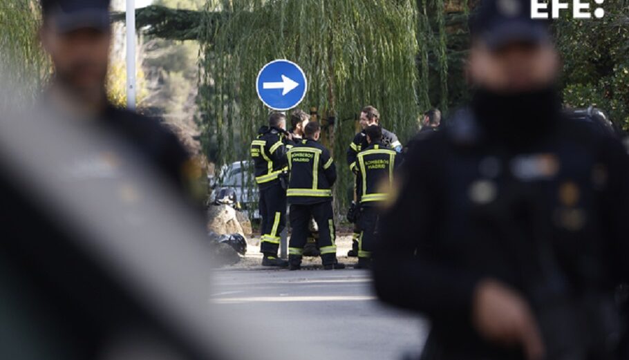Η αστυνομία της Ισπανίας στο σημείο της βόμβας©twitter.com/EFEnoticias/status/