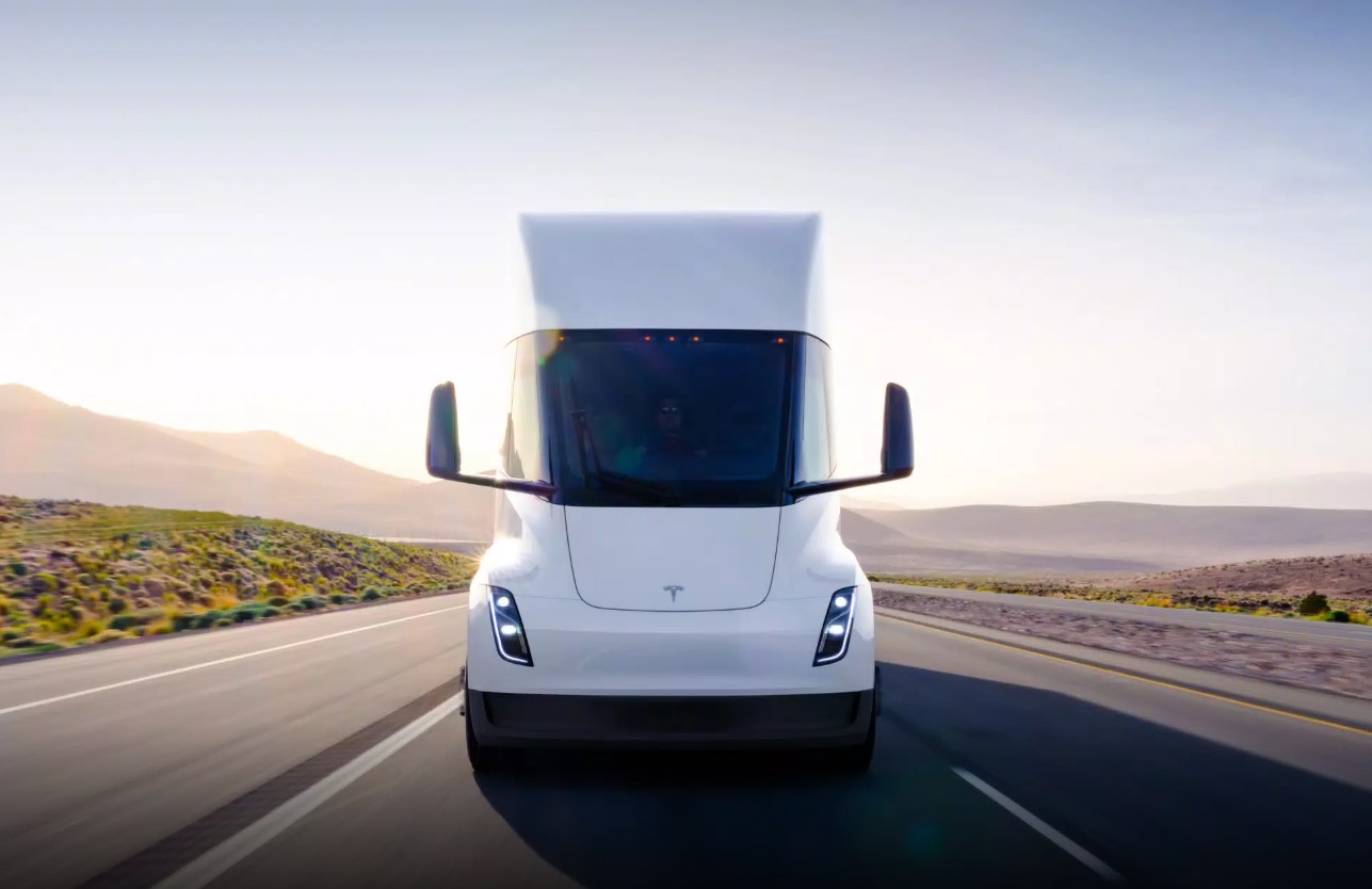 Tesla: Ντεμπούτο για τα ημιφορτηγά Semi με 5 χρόνια καθυστέρηση