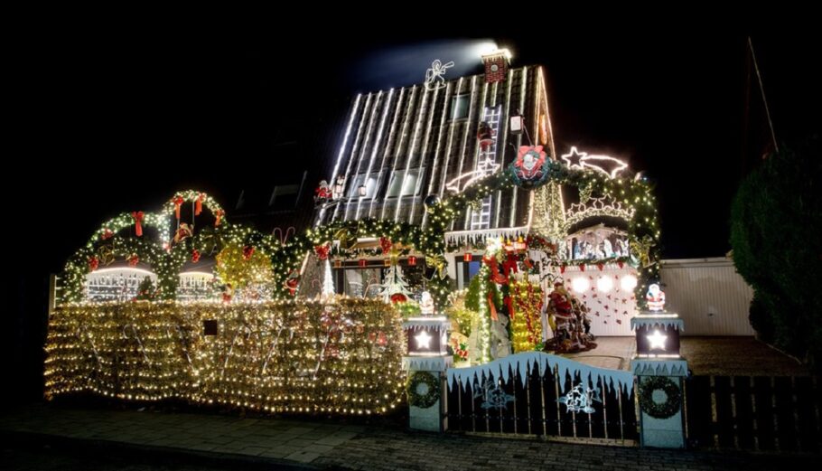 Το Σπίτι των Χριστουγέννων στο Ντέλμενχορστ της Γερμανίας © twitter.com/tagesschau