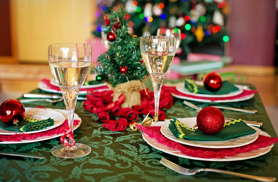 Χριστουγεννιάτικο τραπέζι@pixabay.com
