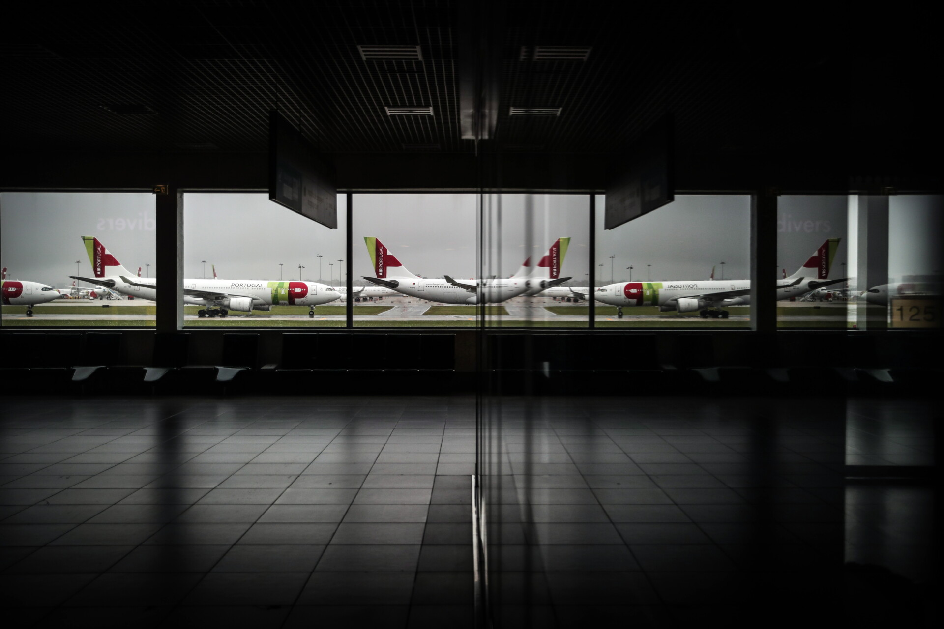 Αεροσκάφη της TAP Air Portugal © EPA/MARIO CRUZ