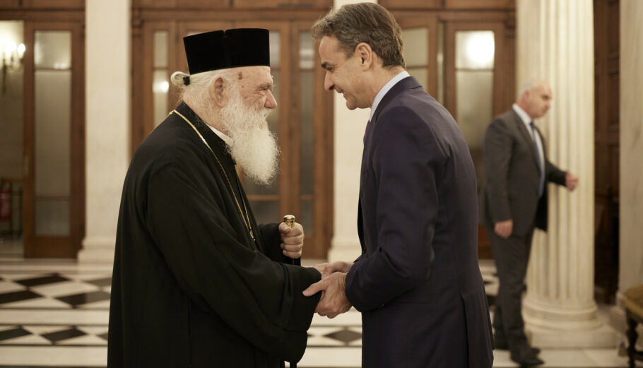 Ο πρωθυπουργός Κυριάκος Μητσοτάκης με τον Αρχιεπίσκοπο Αθηνών Ιερώνυμο © Γραφείο Τύπου Πρωθυπουργού