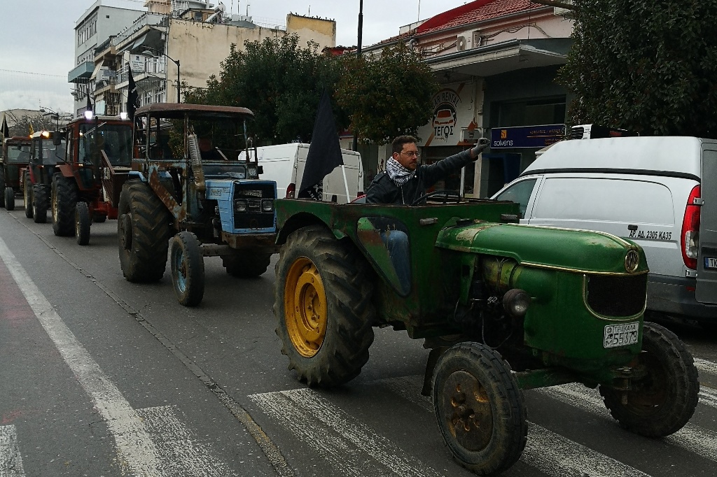 Τρίκαλα: Αγροτικό συλλαλητήριο με τρακτέρ