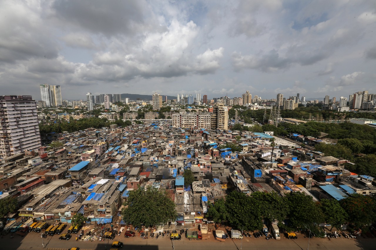 Το Νταράβι, η μεγαλύτερη παραγκούπολη της Βομβάης στην Ινδία.