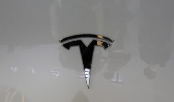 Tesla © EPA/NARONG SANGNAK