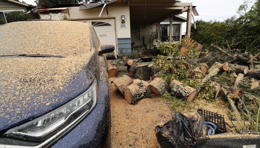 Καταστροφές στην Καλιφόρνια λόγω κακοκαιρίας © EPA/JOHN G. MABANGLO