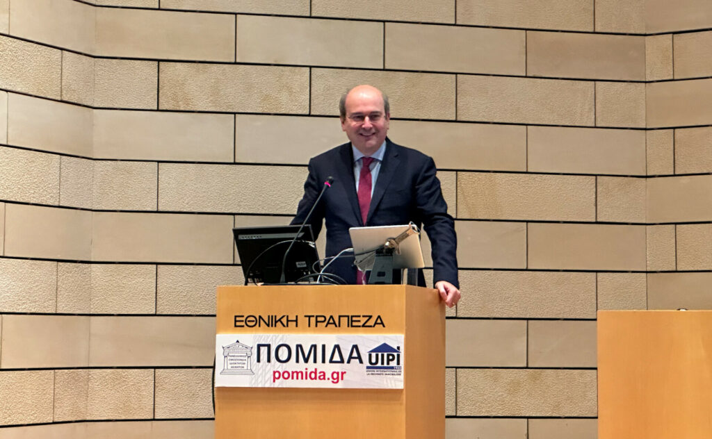 Χατζηδάκης: Ξεκινούν τα χαμηλότοκα στεγαστικά και το πρόγραμμα Κάλυψη