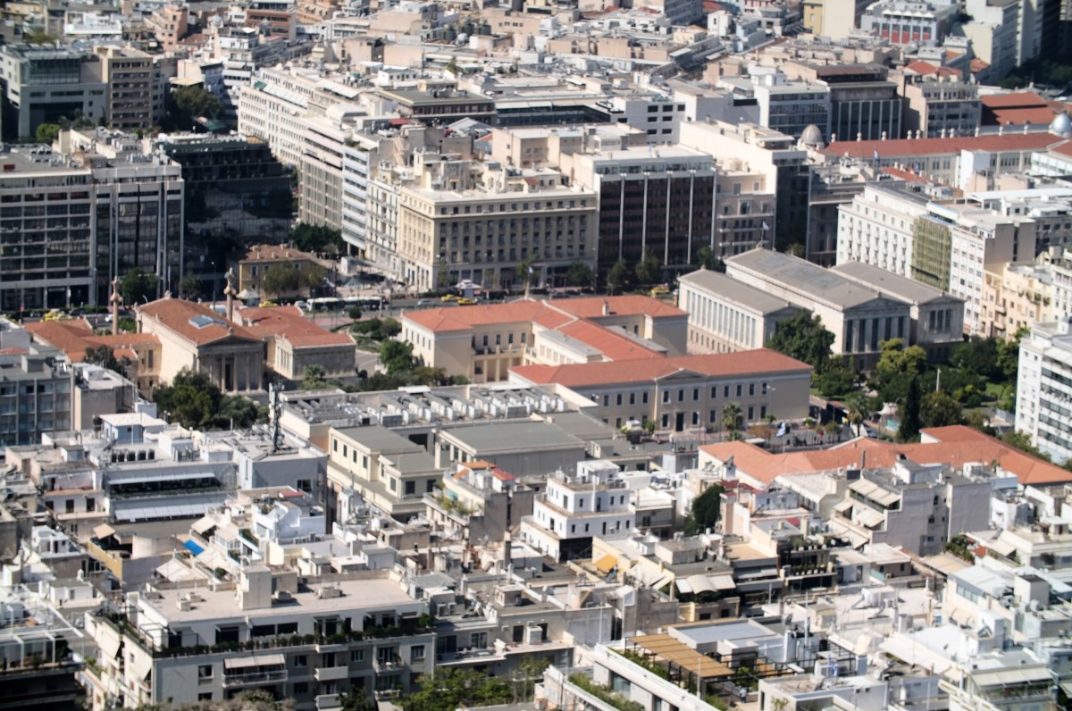 Cerved: Υπερβάλλουσα ζήτηση και υψηλές τιμές στα ακίνητα το 2022