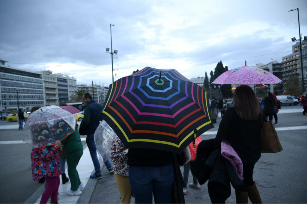 Συνεχίζεται ο άστατος καιρός τη Δευτέρα: Πού αναμένονται βροχές