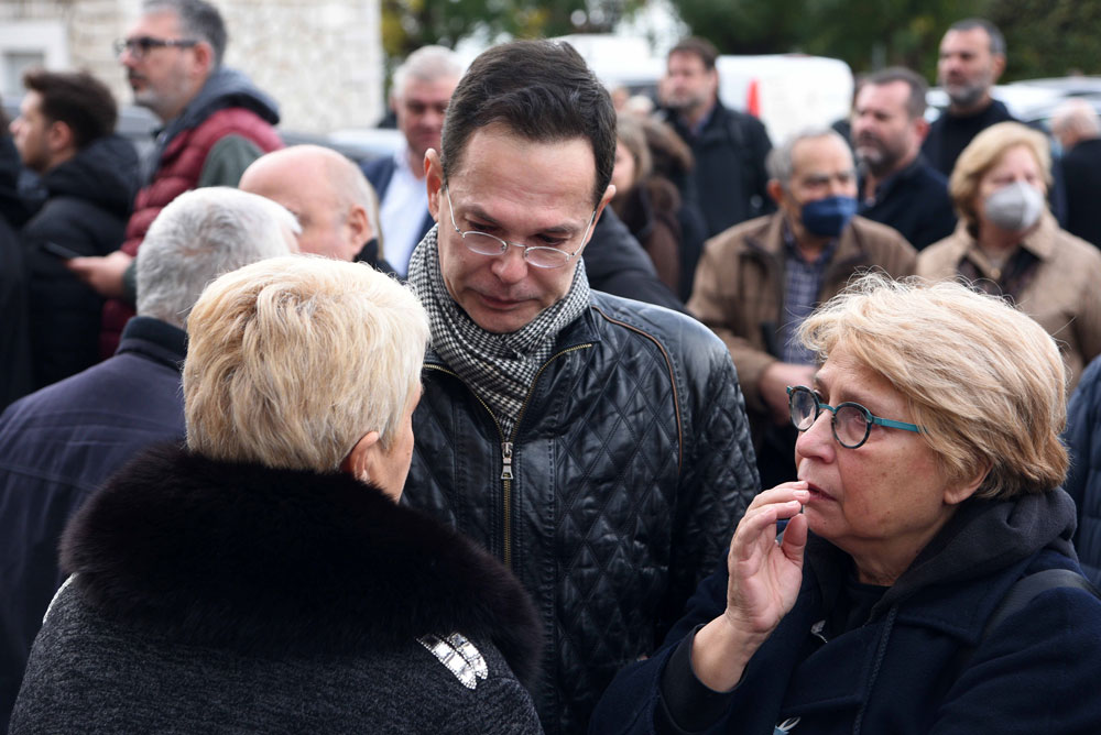 Σε κλίμα βαθιάς οδύνης η κηδεία του Παναγιώτη Τζένου - Διακρίνονται οι δημοσιογράφοι του Ομίλου «Παραπολιτικά» Χριστίνα Κοραή - Δημήτρης Τάκης - Ελένη Καλογεροπούλου © ΙΝΤΙΜΕ