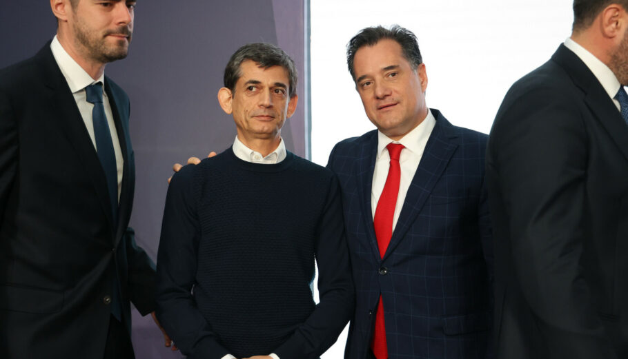 Ο υπουργός Ανάπτυξης Άδωνις Γεωργιάδης με το Νίκο Καρανίκα © (ΣΤΟΛΗΣ ΠΑΝΑΓΙΩΤΗΣ/EUROKINISSI)